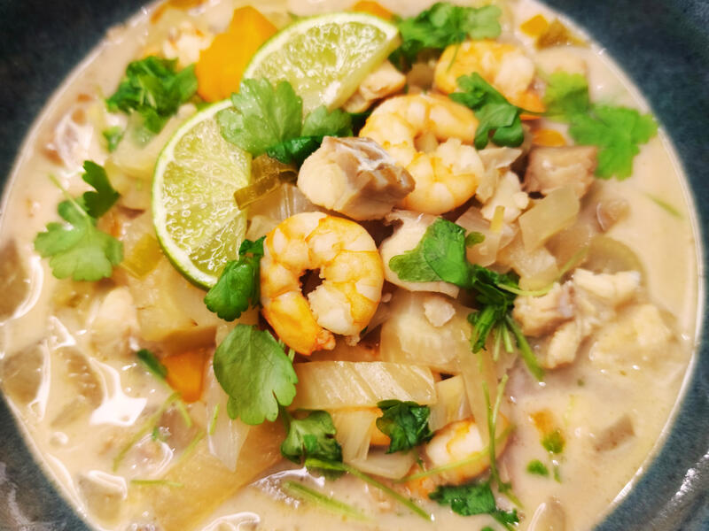 Fischsuppe Asia Style - mit Garnelen und Kokos