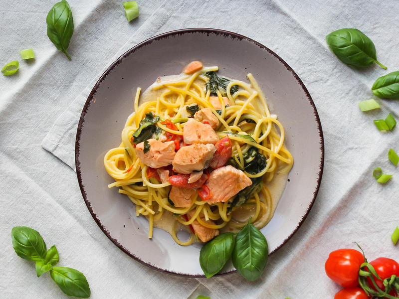 One Pot Pasta with spinach and salmon